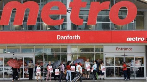 Metro says tentative deal reached with striking grocery workers in Toronto